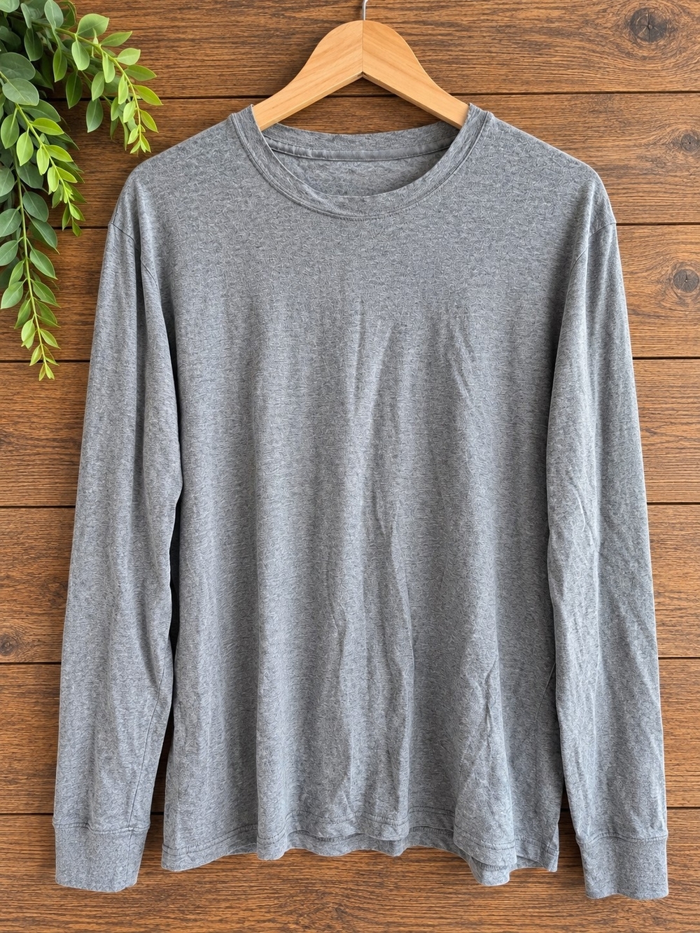 Van Heusen Grey Long Sleeve Crewneck Shirt – Large